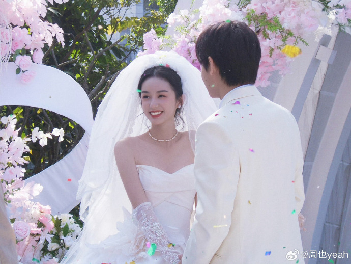 周也翟潇闻婚纱剧照 周也翟潇闻婚纱剧照有，好养眼！ 