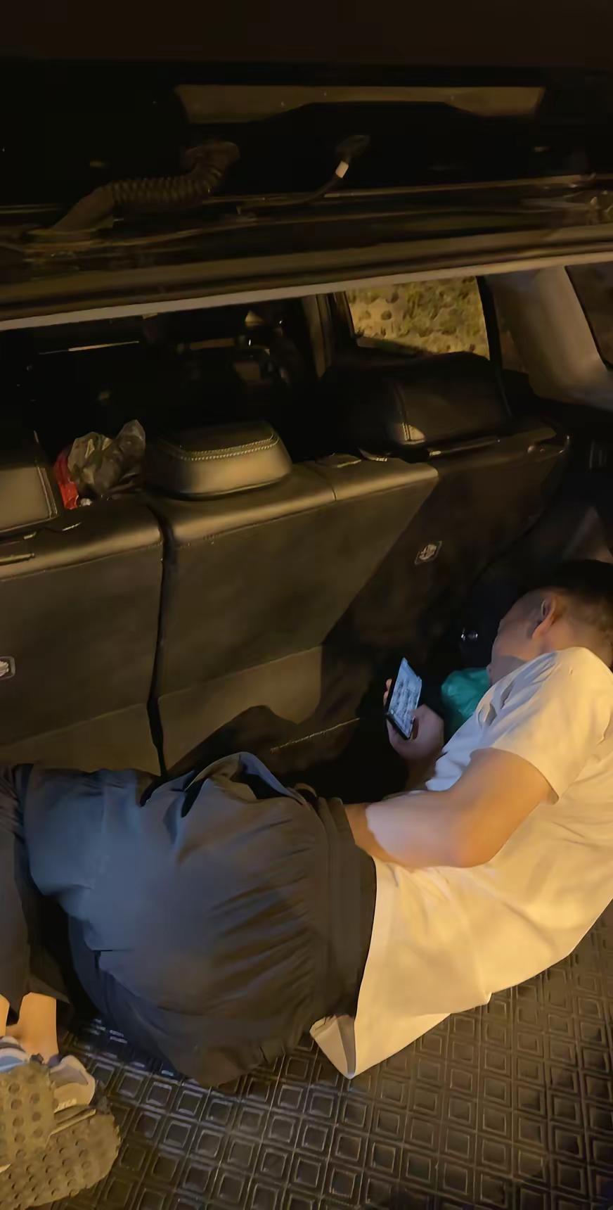 上辈子作恶多端这辈子早起上班肚子疼 好疼