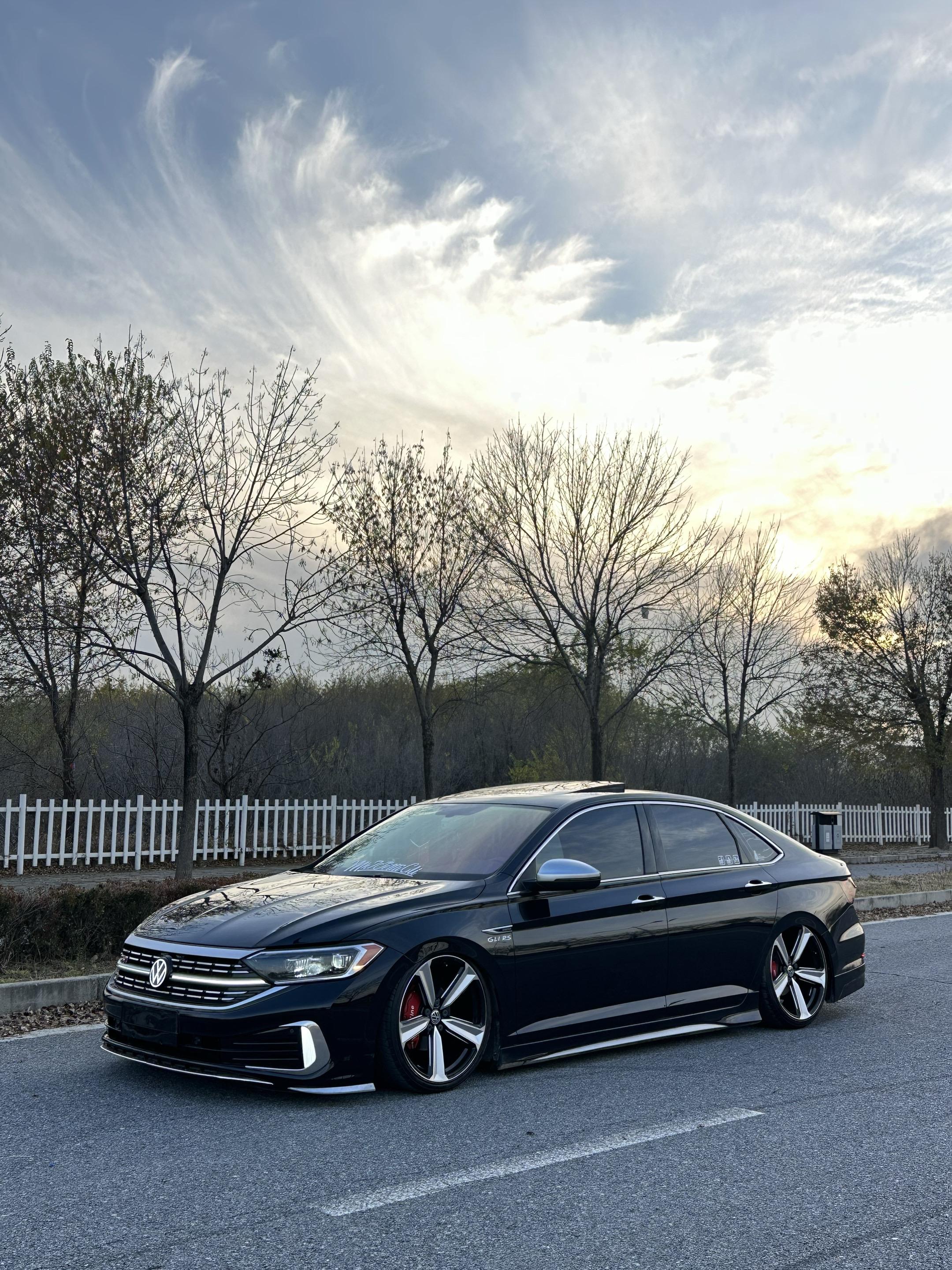 果然帅气是藏不住的。