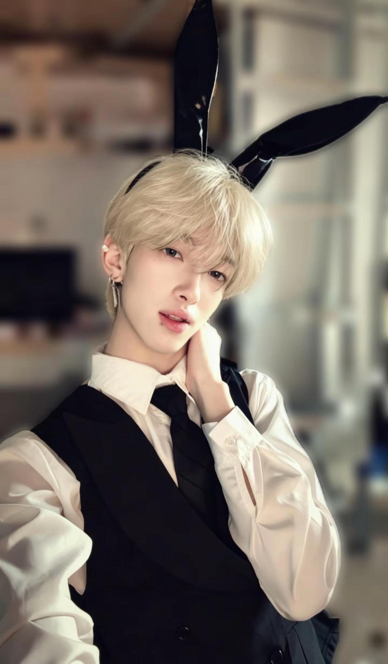 这样也不能引起你的注意吗 客人～白金色 男仆装 帅哥 06