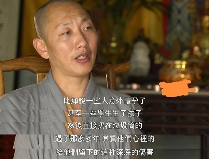 2012年，南通一和尚带着一名18岁少女到医院生孩子，女孩哭着说“你确定会负责吗