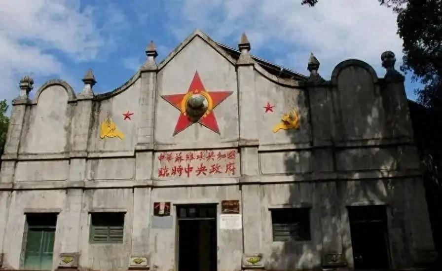 1934年红军长征时期，留在中央苏区的领导们中，最终只有一人亲眼见证了新中国的诞
