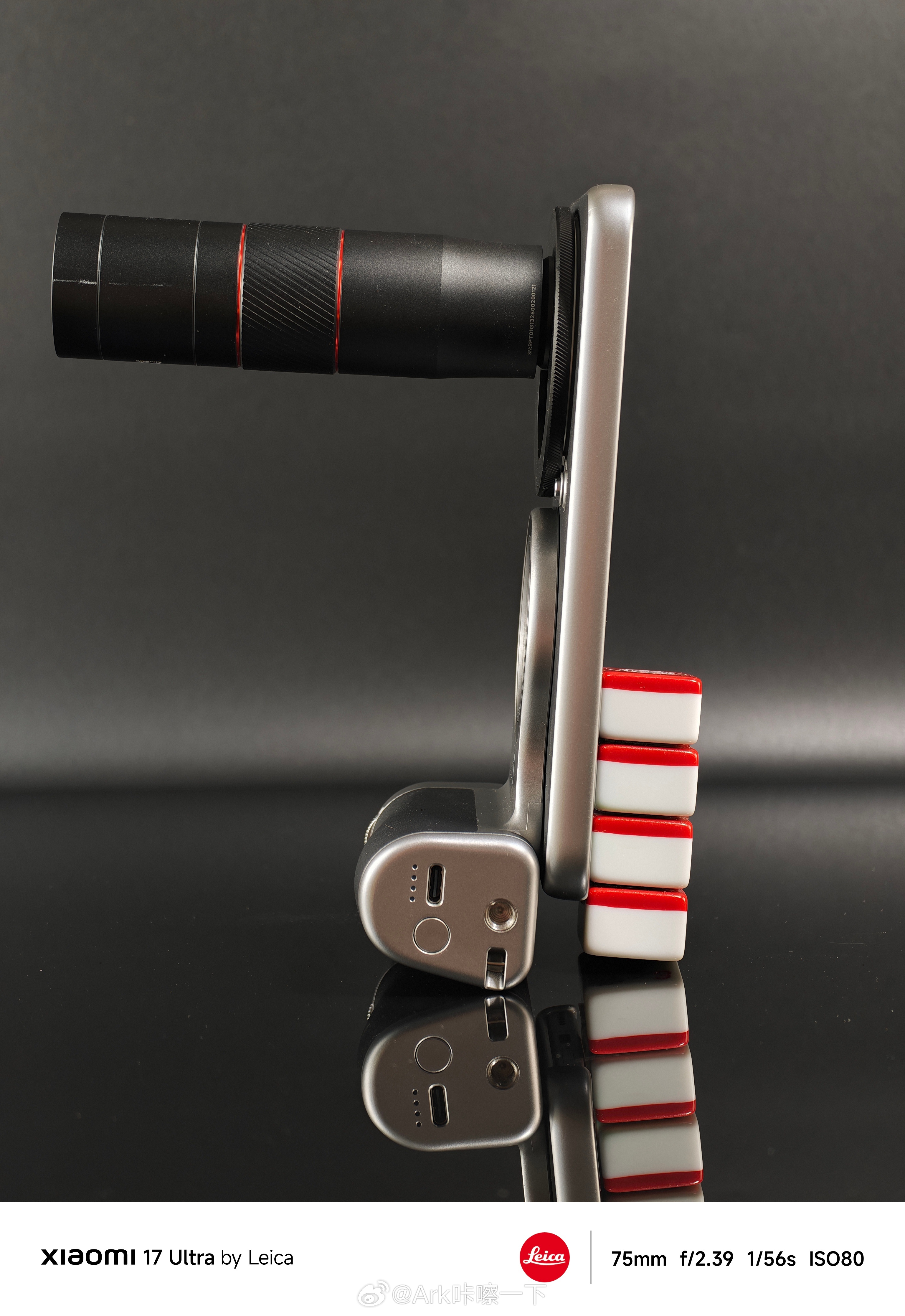 大家经常看我拍手机立起来的照片，但很多手机其实立不起来，这就得用到我自制的小抵柱