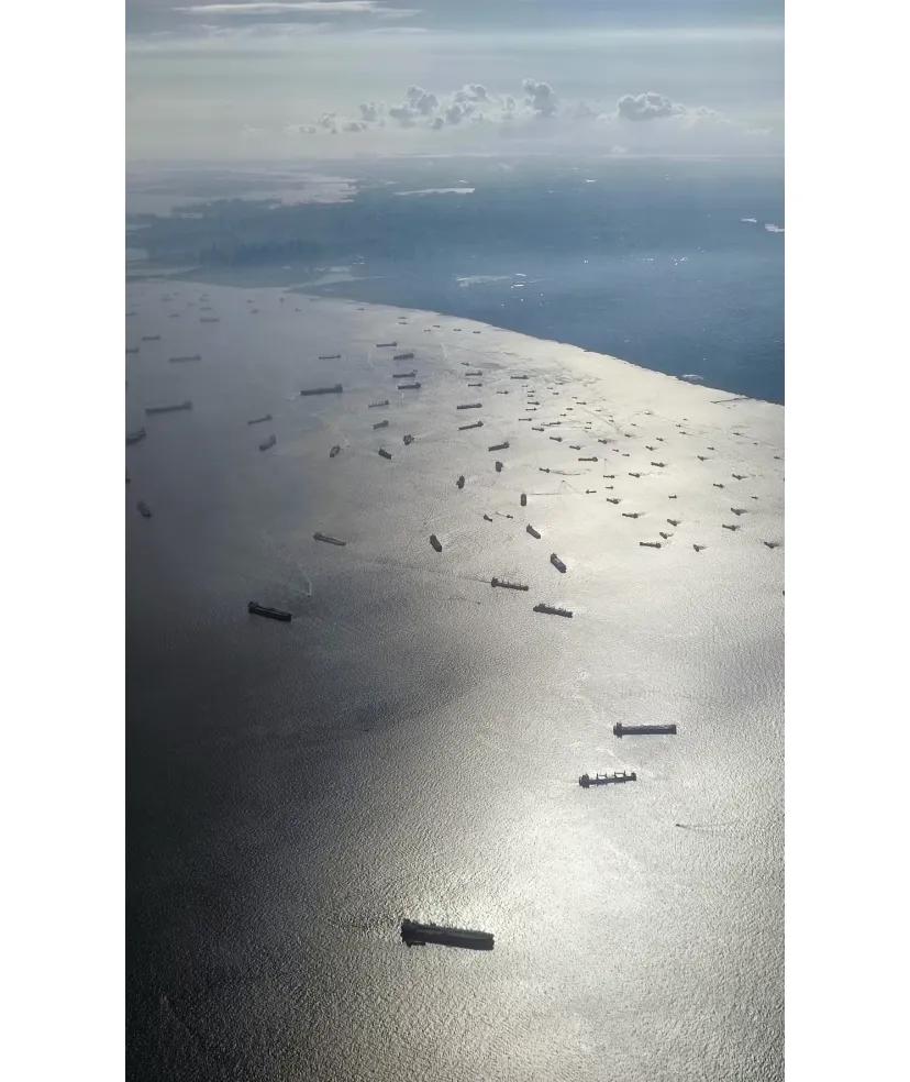 海边全是轮船飞机上拍到的