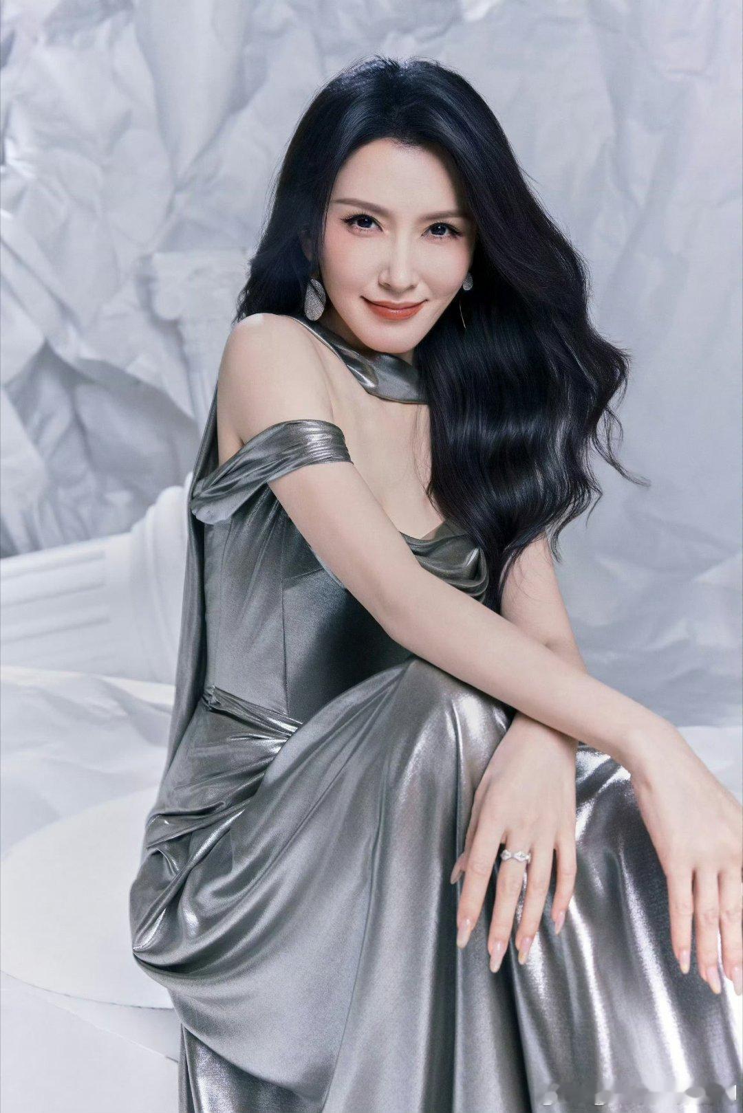徐洁儿输得漂亮 今晚舞台最佳本该有徐洁儿，细腻饱满的演绎直击心底，纵使结果遗憾，