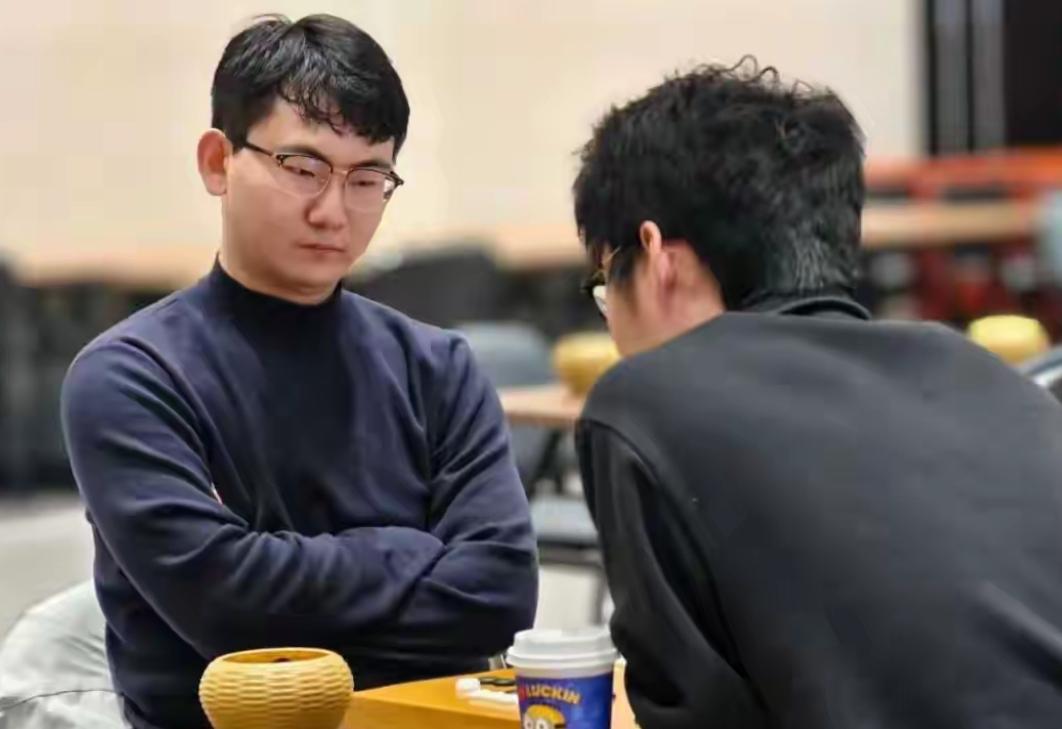 16缺一~棋王争霸赛精彩片段

柯洁杨鼎新等五人放弃参赛
丁浩领衔七位世界冠军晋