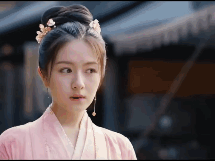 《流水迢迢》江慈被人追沙裴琰赶来救她并打晕她带回了家之所以要打晕她是不想让她发现