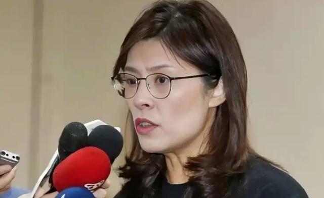 国民党 主席郑丽文发表声明，
5月4日，郑丽文终于对闹得沸沸扬扬的季麟连事件做出