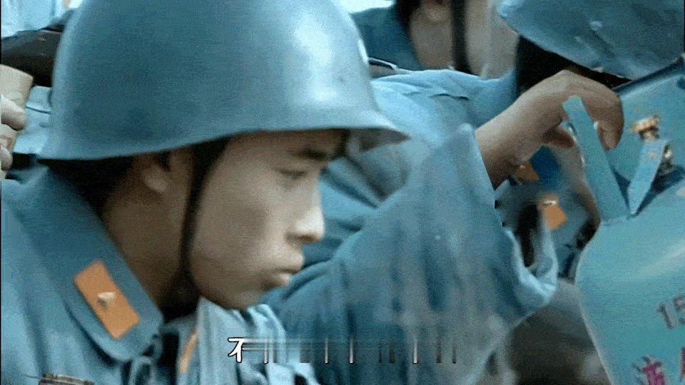 AI给李云龙发装备了 李云龙要是真有这装备，还用得着喊冲锋？坐在指挥部按个按钮，