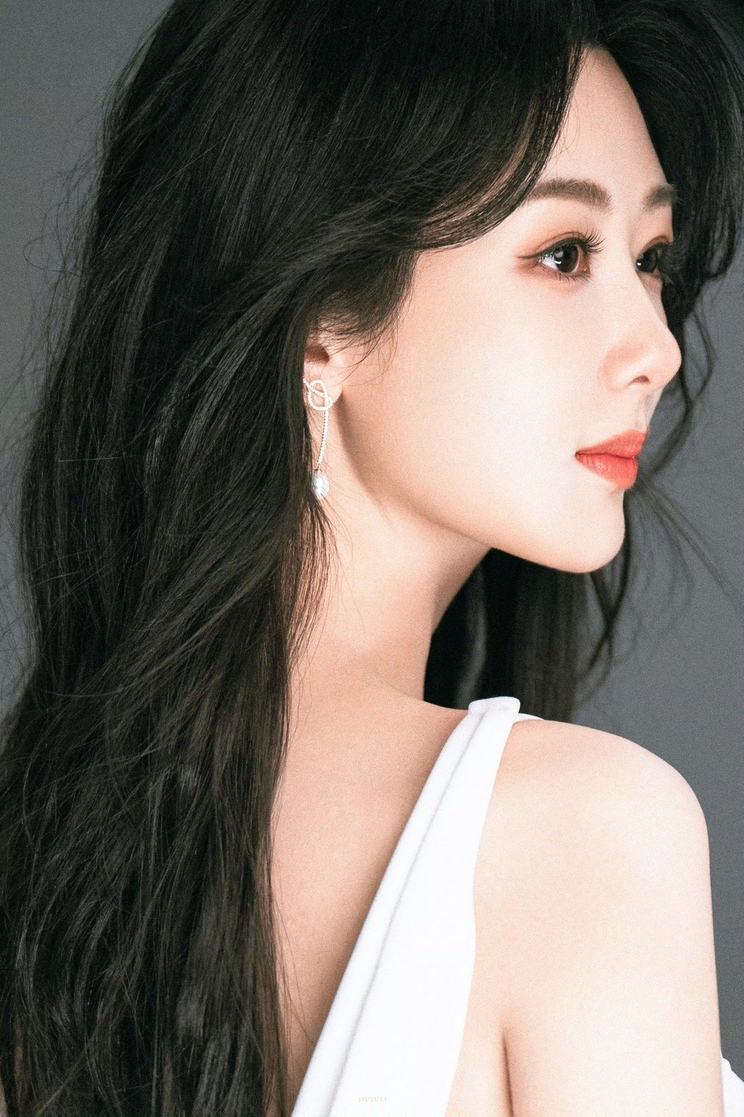 杨紫  yz杨紫董竹君 yz杨紫玉兰花开君再来"我对你的爱就像百合花的花语一样，