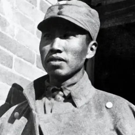 若左权同志没有牺牲，1955年授衔时或保底大将，甚至可冲元帅！

左权，这个名字