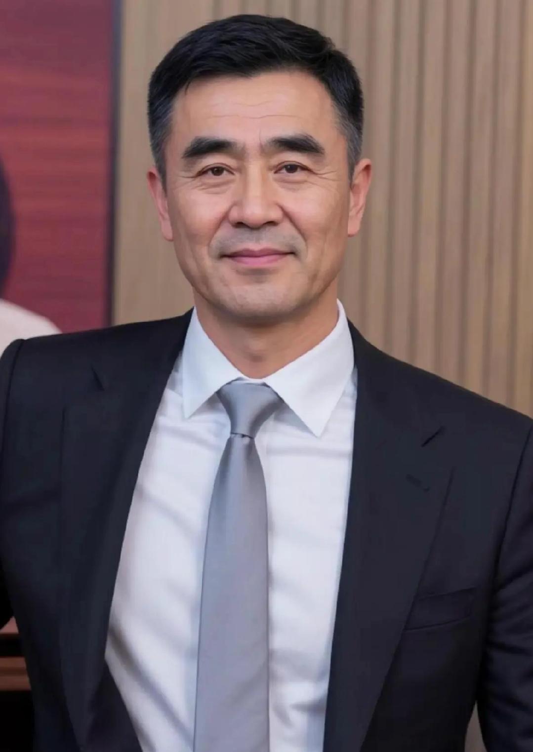 人老心不老，老是老了点，但是帅气还在，颜值还在，魅力还在，初心还在，比年轻是更受