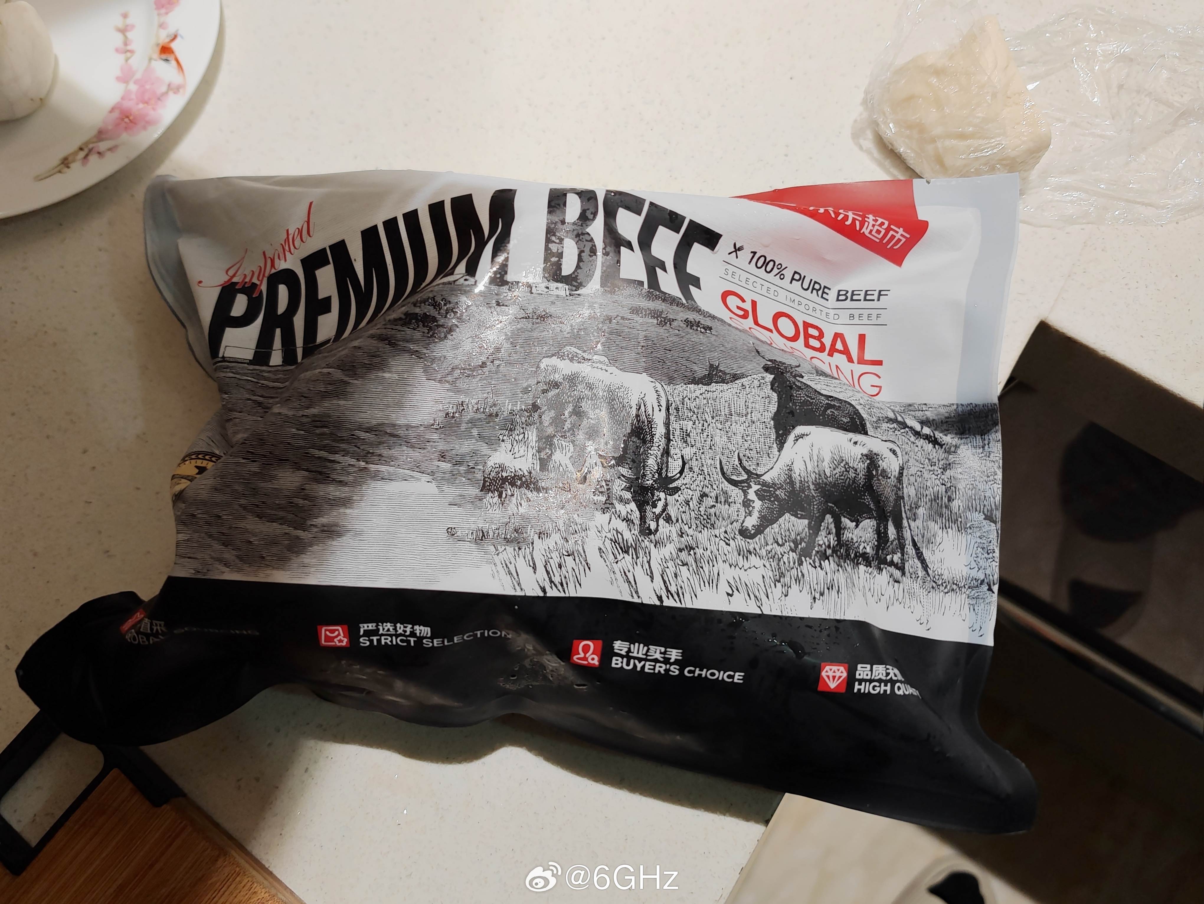 给大家看一下在京东买的牛肩肉，3斤89感觉品质还不错 