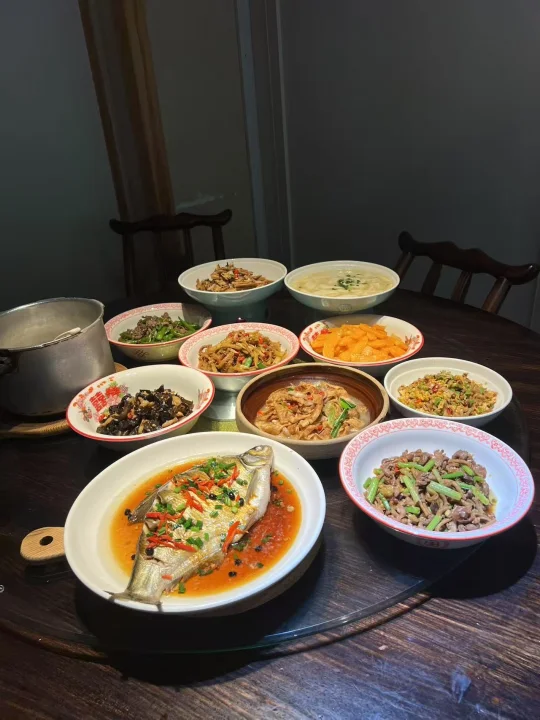 在吉安，100多块吃撑的江西菜！每天排队的店