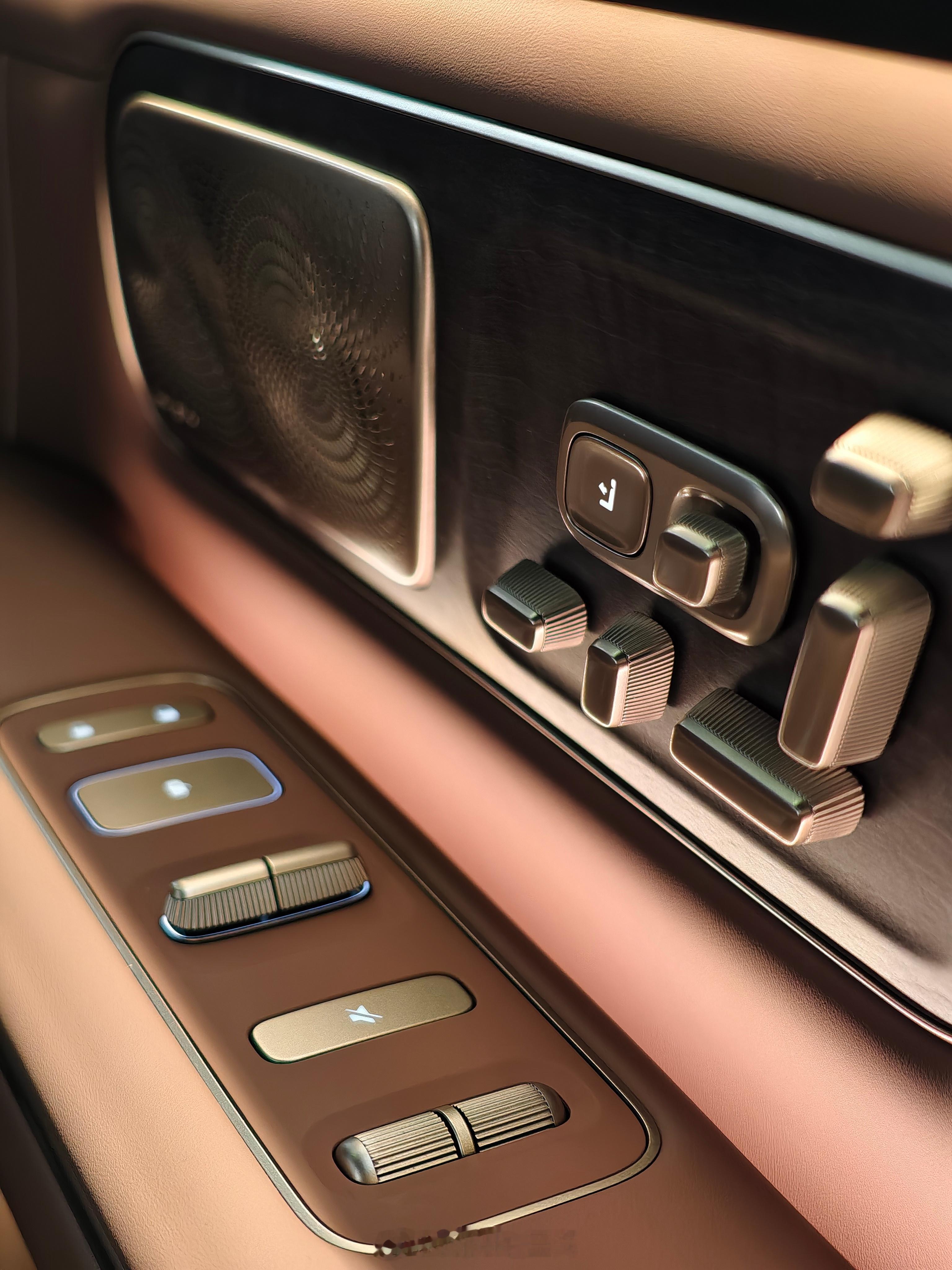 蔚来ES9 看了看确实是中国汽车内饰设计的巅峰确实顶..太顶了很难不心动 