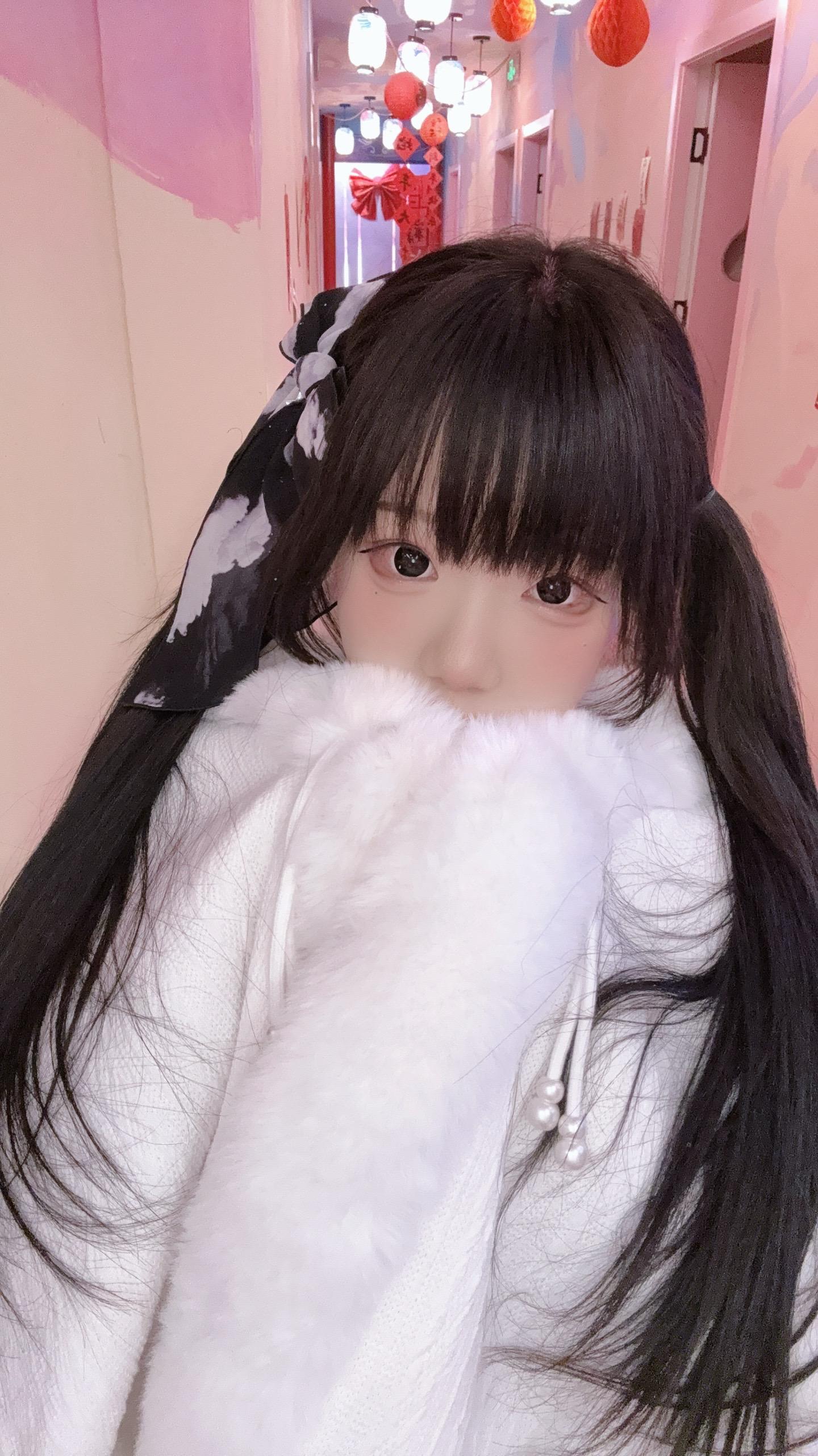 🖤🩶☁️🤍。