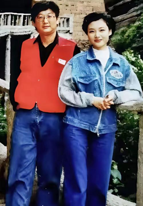 姚科与周涛离婚24年依然单身 姚科已于2023年正式退休，目前在北京享受悠闲的养