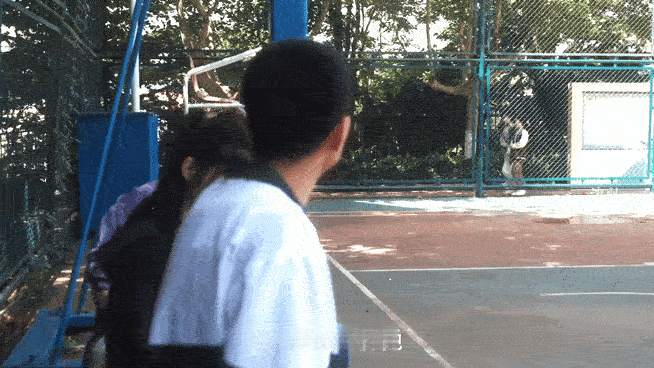 小情侣约会躲过狗仔没躲过狗 林其乐和蒋峤西这波我能循环看！躲过狗仔时的默契像特务