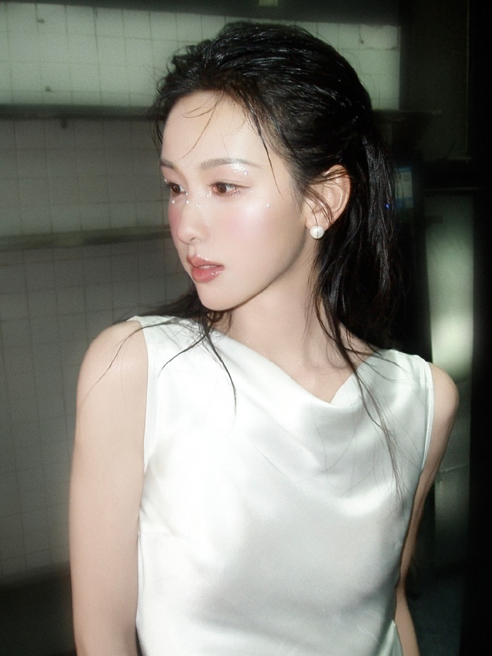 陈都灵商务花絮图，这是天使是仙女是珍珠美人吧！ 
