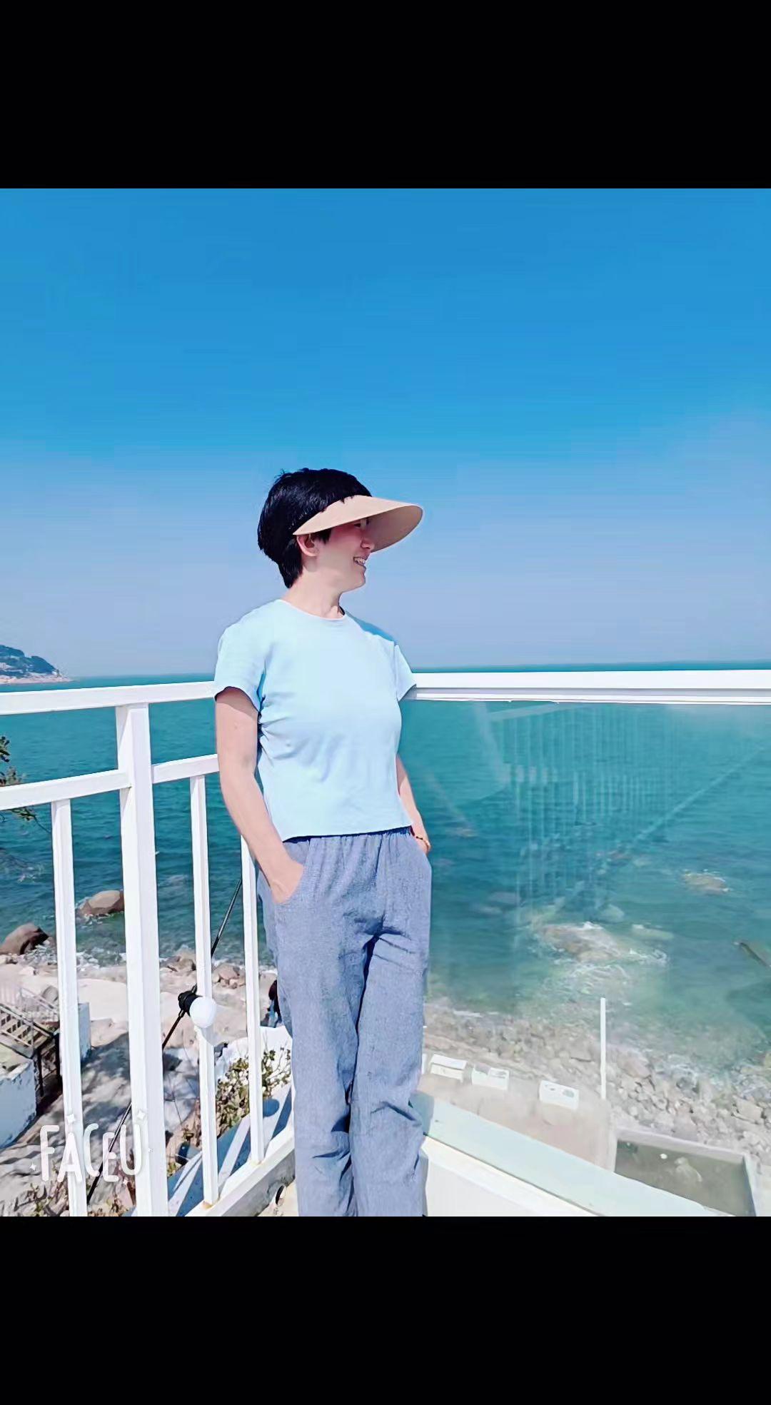 人生就是一场体验，请你尽兴点。
肉体所需，不过三餐果腹；
精神所求，却是山川湖海