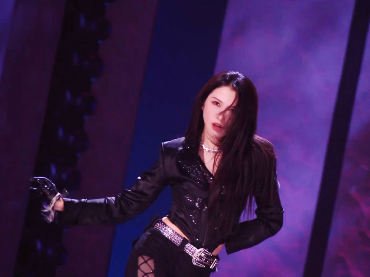 徐洁儿强者不惧强徐洁儿敢选敢拼大女人就这个舞台上不惧强者敢选敢拼的女王徐洁儿爽！