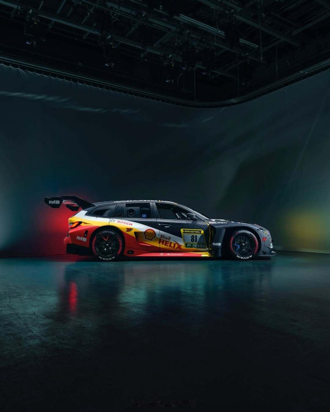 参加纽北24小时耐力赛的BMW M3 Touring 24H正式涂装发布。我还是