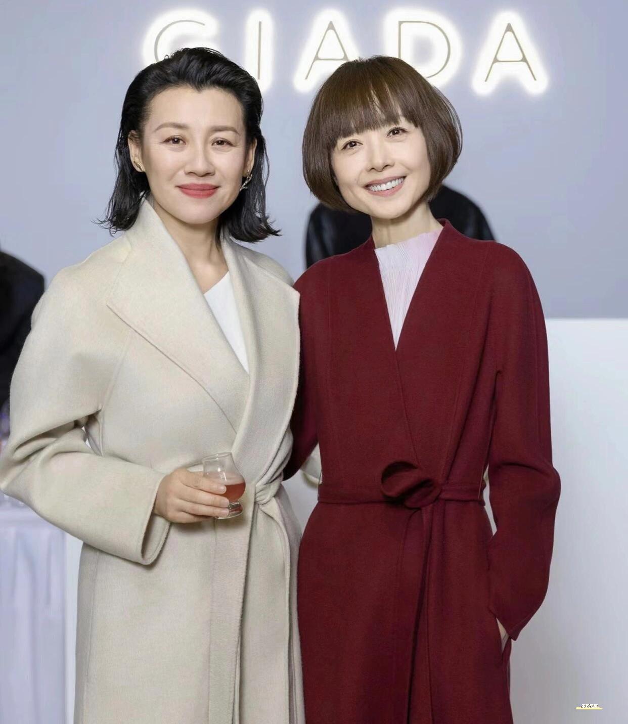 为什么鲁豫的采访技巧很糟糕，但是她就是很火？
在B站看过她访谈王健林的，访谈到最