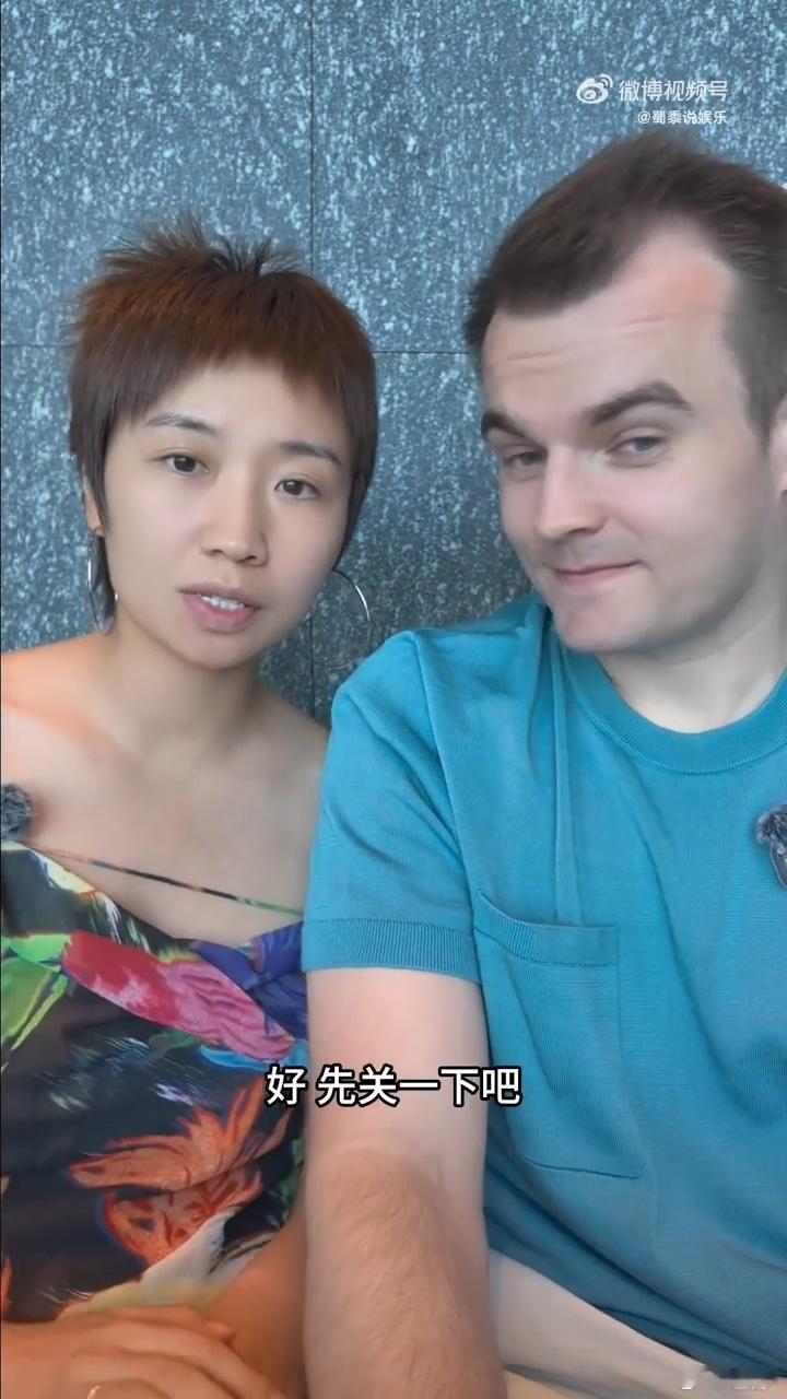 小鹿老公回应天选脱口秀伴侣汤包简直是人形夸夸机+情绪稳定器！回答“伴侣心得”时眼