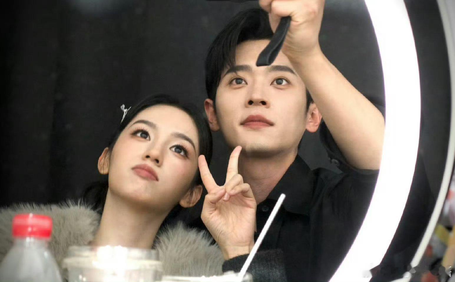 周也丞磊 新娘新郎 误入婚礼现场了💒真是舅舅舅妈结婚日👰🏻 期待二搭啦！ 