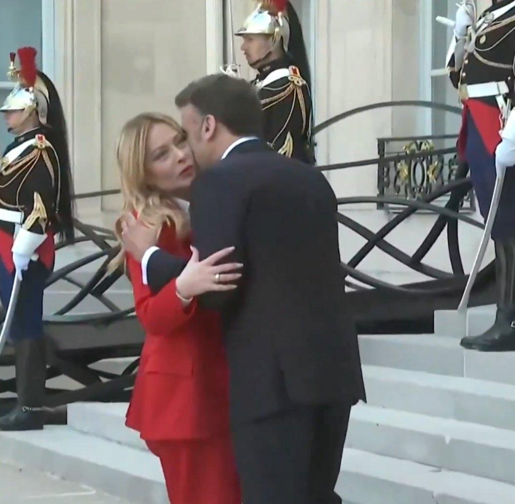 今天晚上马克龙回到家后会有什么待遇？