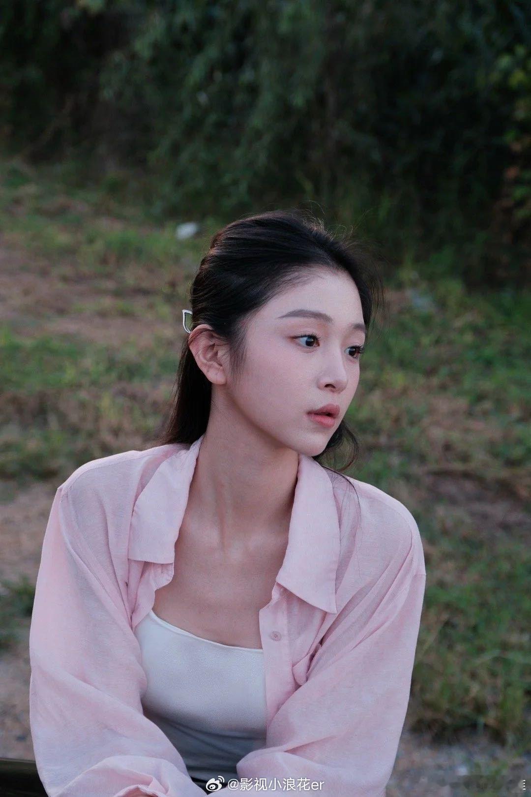 许静雅莞莞类卿刘浩存无限超越班 许静雅的清醒回应值得肯定，面对被类比的处境，不逃