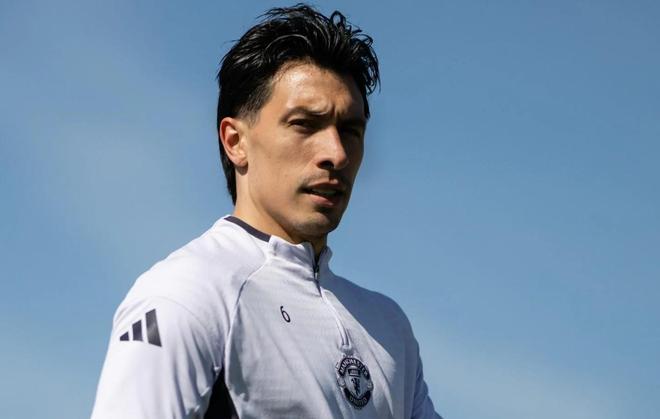 卡里克在发布会上表示自己对队内中卫配置感到满意，《电讯报》指出，曼联今夏引援核心