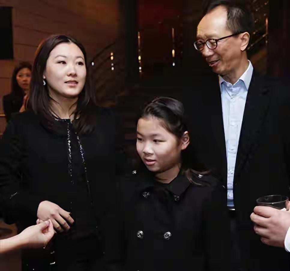 婚变传闻持续二十余年终落幕！伏明霞的婚姻，从来不止豪门八卦
 
体坛从不缺传奇，