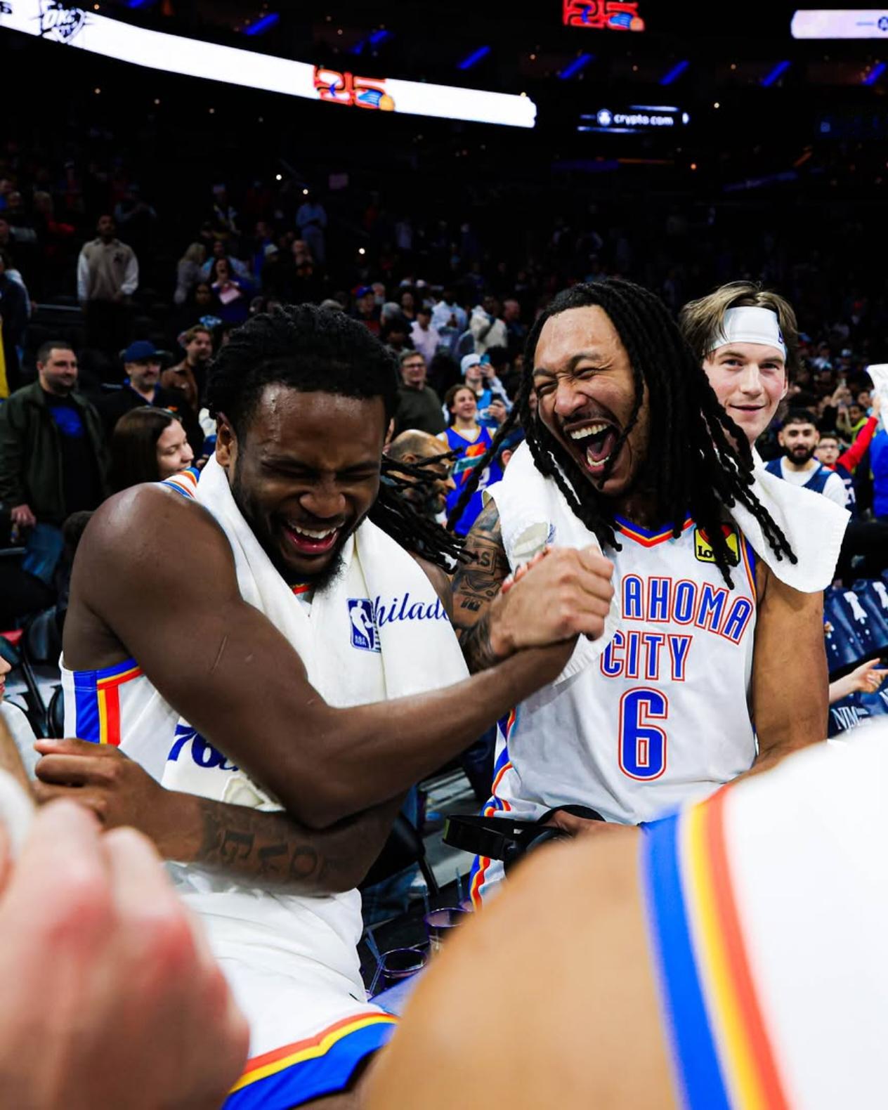 晚安大伙，晚安雷霆🖐️雷霆连续三个赛季西部第一保罗发表情包嘲讽快船雷霆雷霆