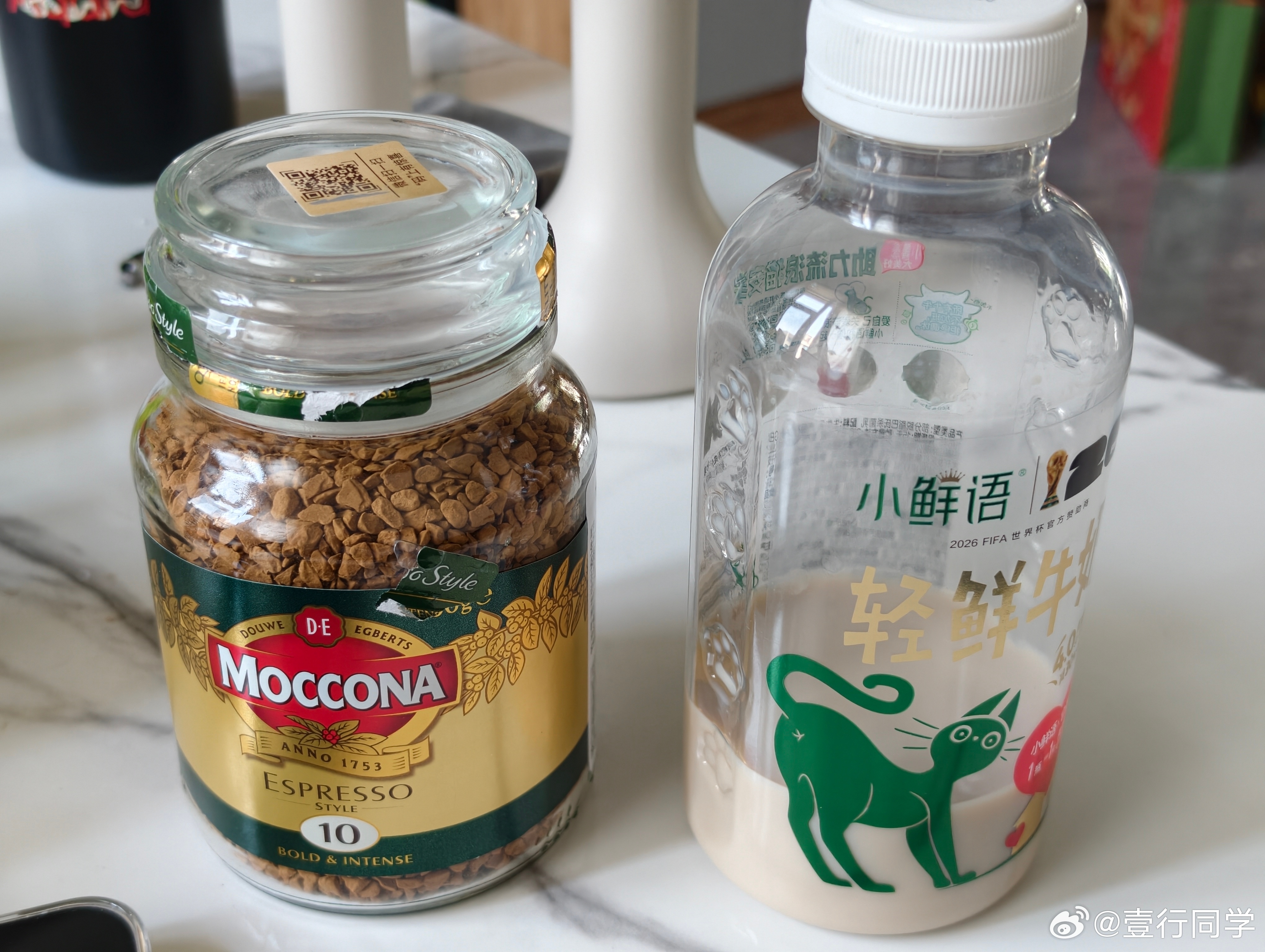 朋友送的咖啡和鲜奶，搭配出简易的拿铁，味道不错，好喝 生活手记