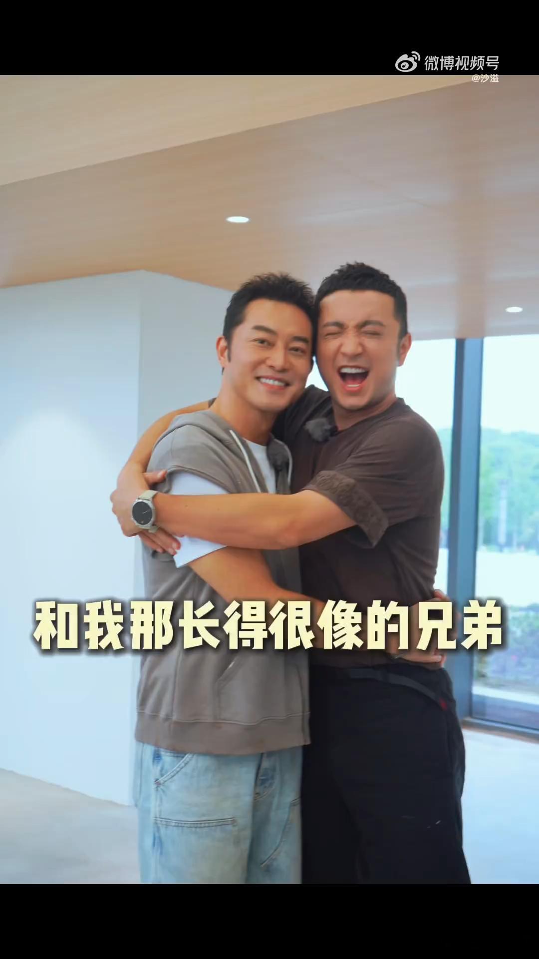 沙溢尼格买提异父异母的亲兄弟尼格买提 编辑记录 小尼：哥，咱像吗？沙溢：不像！我