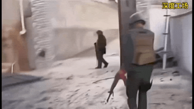 活要见人，死要见尸。白家民团再次突围，装甲车火力扫射，掩护后面汽车车队突围。刚出