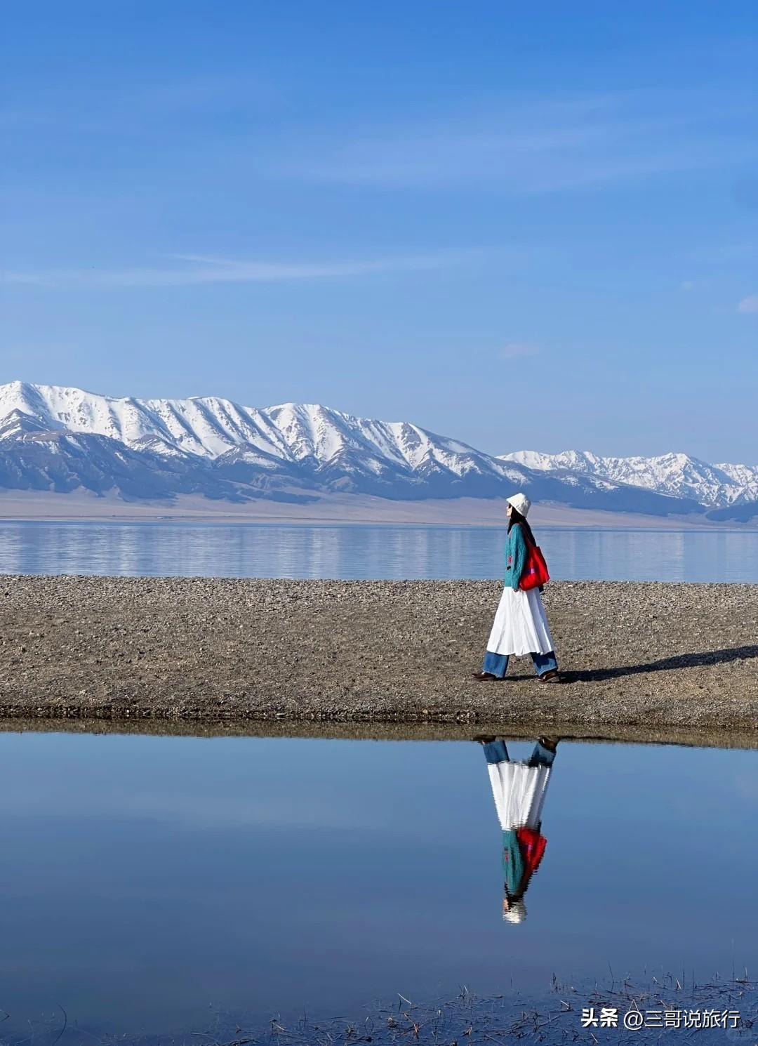 🌈在赛里木湖，遇见蓝色的温柔
 
奔赴新疆，只为赴一场与蓝湖的约会。
 
站在