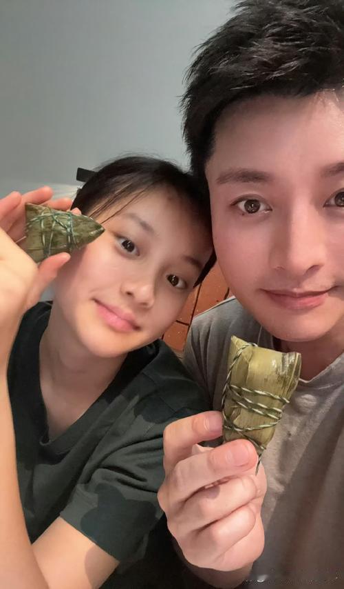 2026年4月12日，贾乃亮迎来42岁生日，没有奢华派对，没有明星云集，只有13