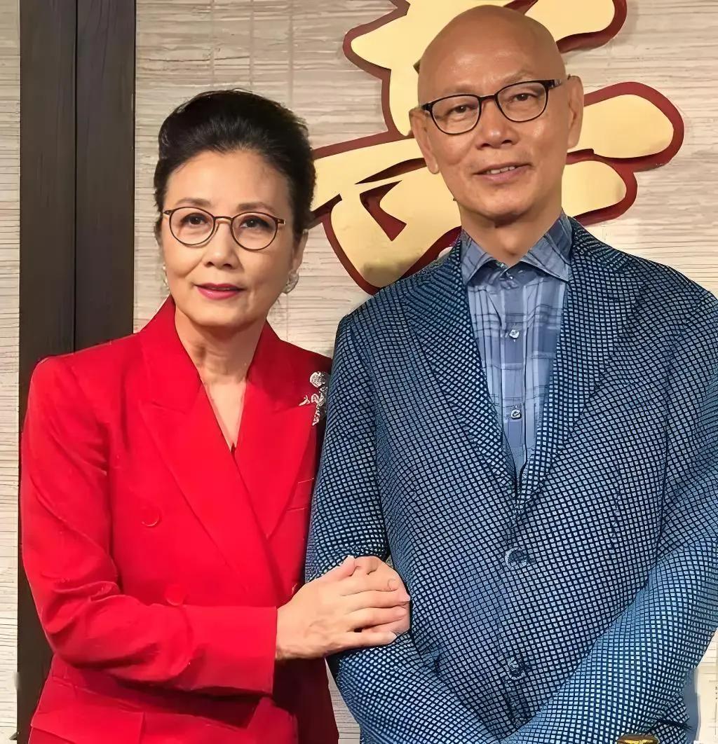 不太理解！罗家英：我用自己的积蓄治病，妻子汪明荃从未提供帮助。

之前，被问到罗