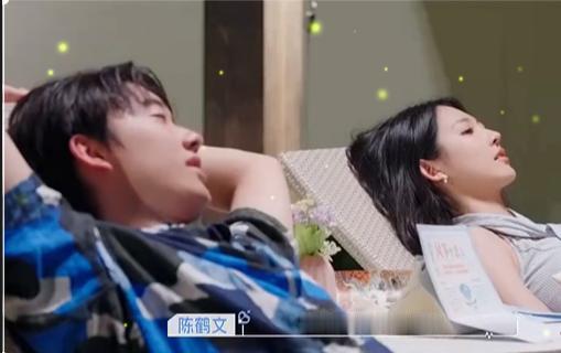 怎么一股浓浓的BE的感觉
鹤文说他最想和喜欢的人一起看日出或者日落
玥儿的回复淡
