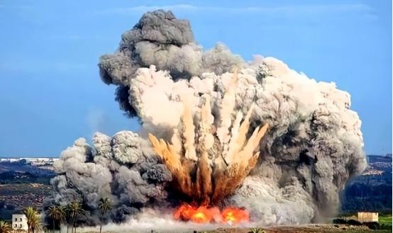 重大喜讯！事关霍尔木兹海峡通航，伊朗宣布重大决定！
 
4月4日，由于当下中东的