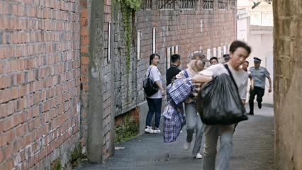 看片段以为关晓彤演短剧了生逢其时  齐时从不向命运低头，读书摆摊样样出彩，靠自己