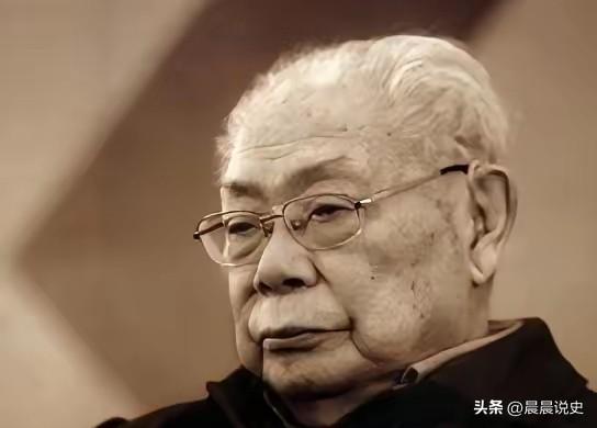 1949年，蒲华辅被捕叛变，他供出了马识途。马识途赶紧撤退，他化装成商人去车站，