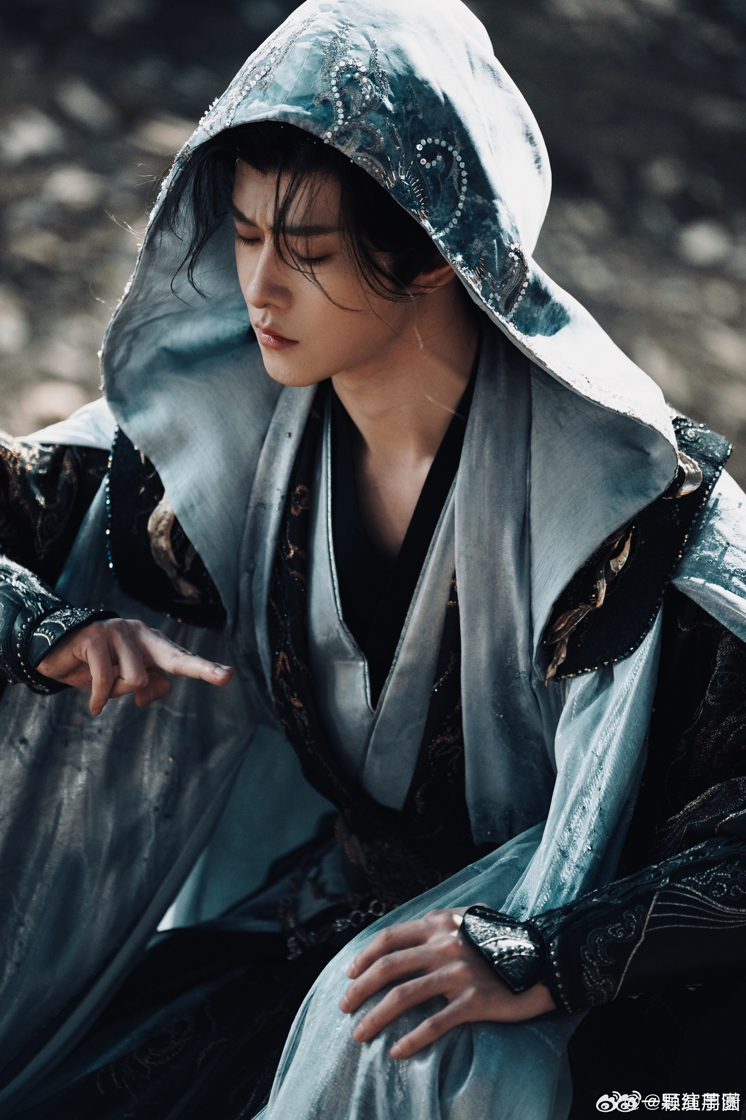 田嘉瑞田嘉瑞 魂判九川现场抓拍一张！云九川太帅啦，导演没忍住系列