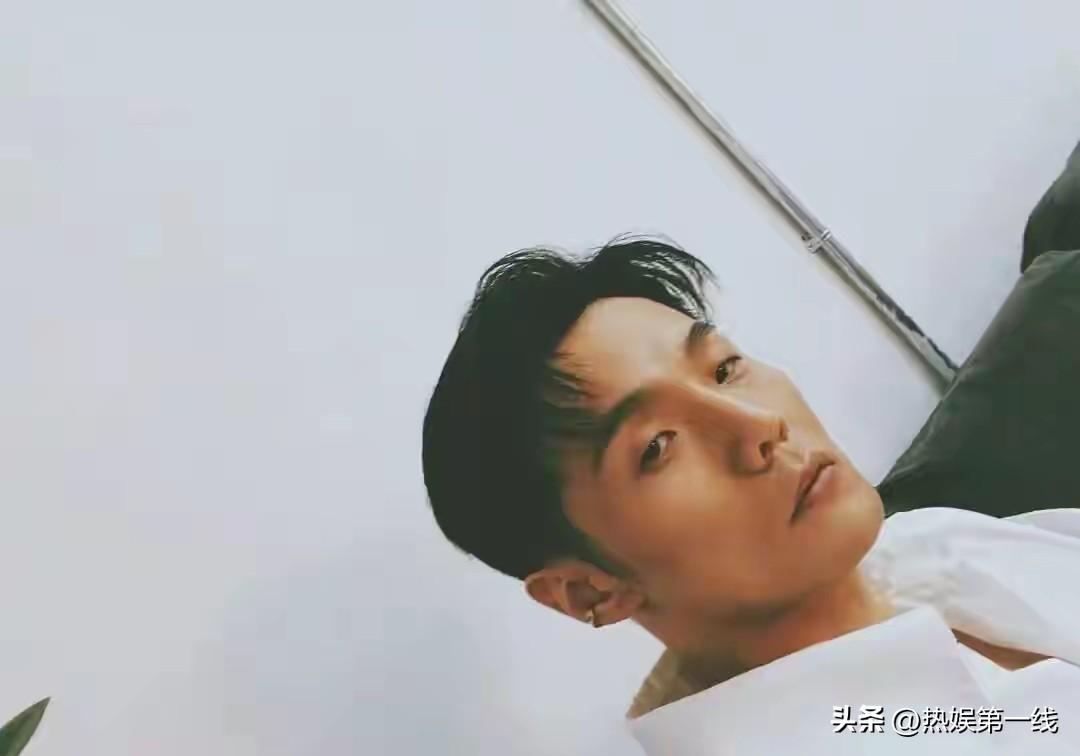 【40岁李荣浩惹火烧身？从“草根逆袭”到“全网群嘲”，他输给了自己的“直男癌”？