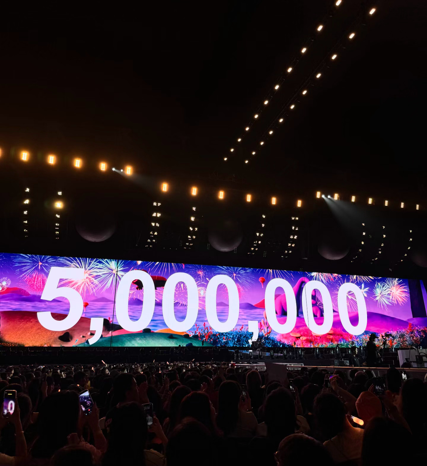 刚刚，五月天在香港宣布捐出500万给香港小朋友，希望让未来变得更好。