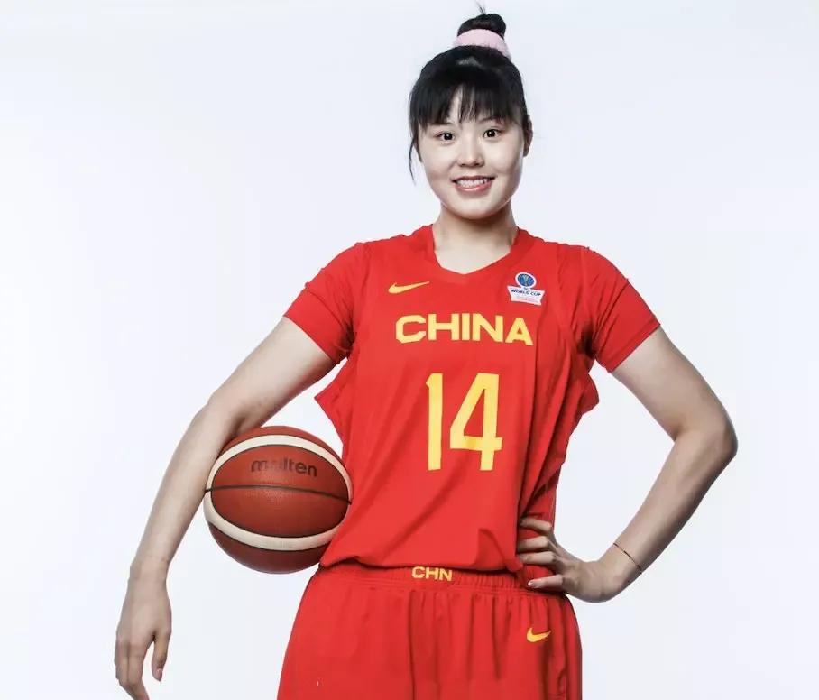若对女篮国家队进行重组，以下球员或需考虑让出国家队位置：

1、杨力维；
2、武