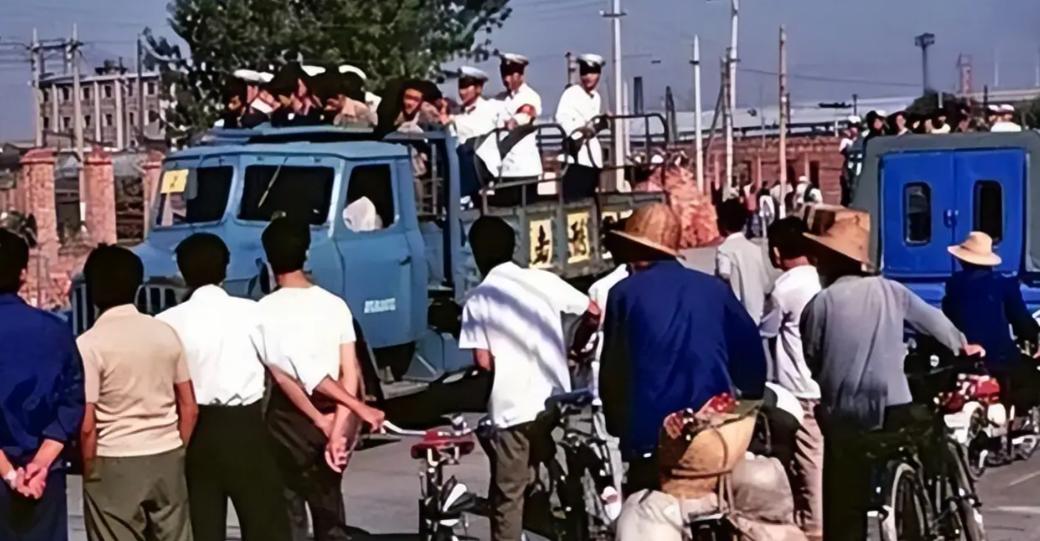 1983年，中国为何突然严打？3个事件成为导火索，再不严打就迟了。1983年的年