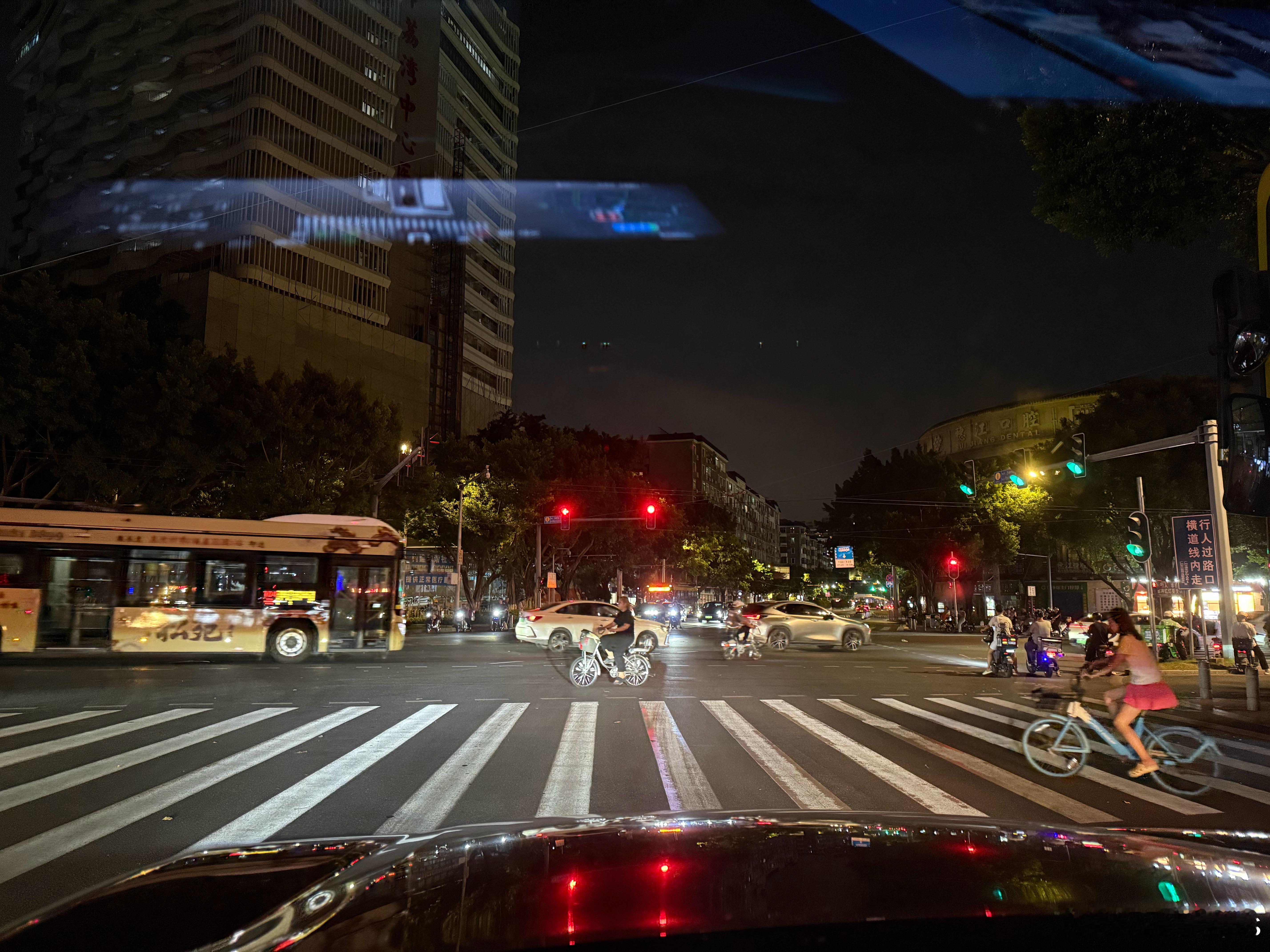 7月14夜晚，一样甘多人！ ​​​